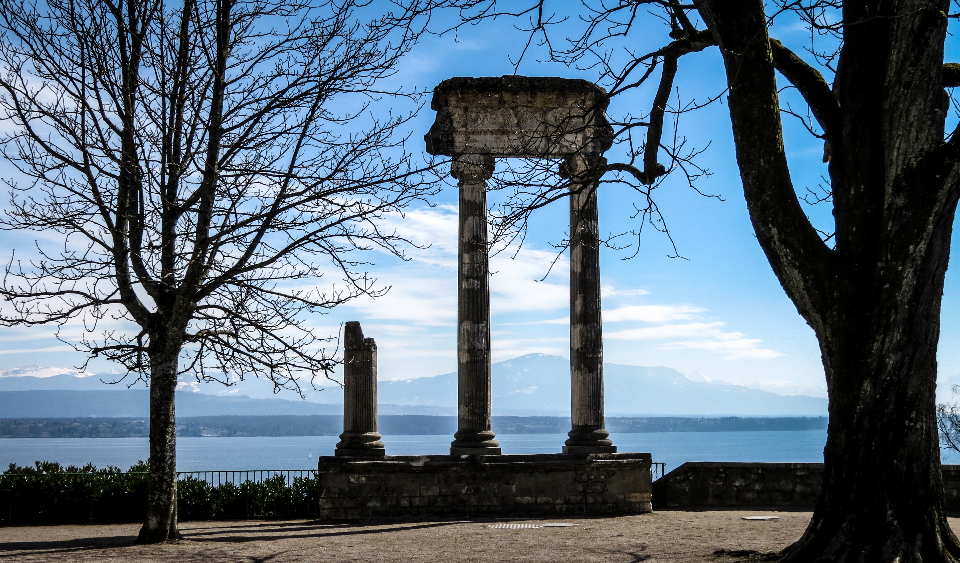 Roman-Columns-Nyon